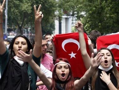 Το 83% των Τούρκων διαφωνεί με την πολιτική Ερντογάν να χρησιμοποιεί τον άνθρακα αντί της ανανεώσιμης ενέργειας